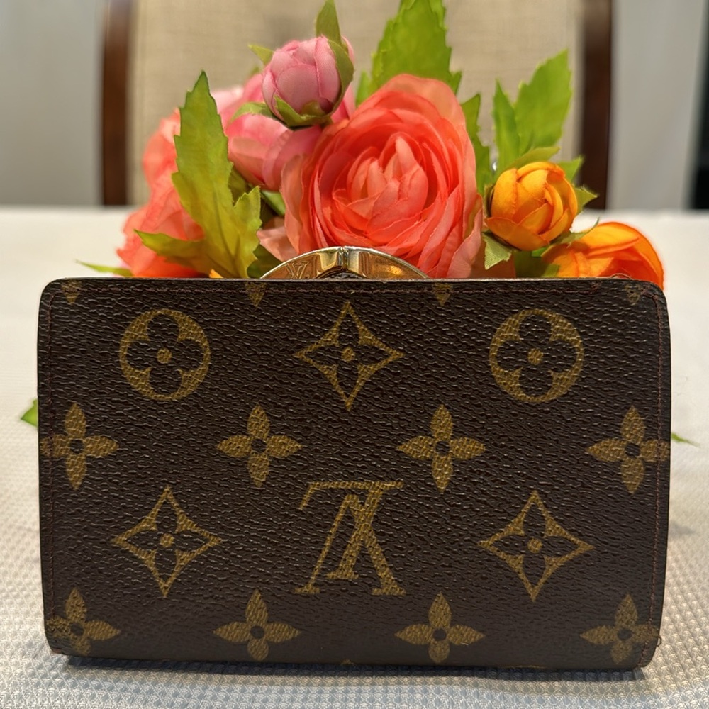 Authentic Louis Vuitton kisslock wallet - Picture 1 of 11